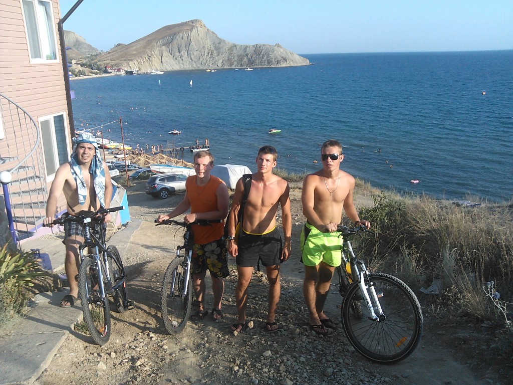 Выезжаем из Орджоникидзе, подъем в гору Выезжаем из Орджоникидзе, подъем в гору