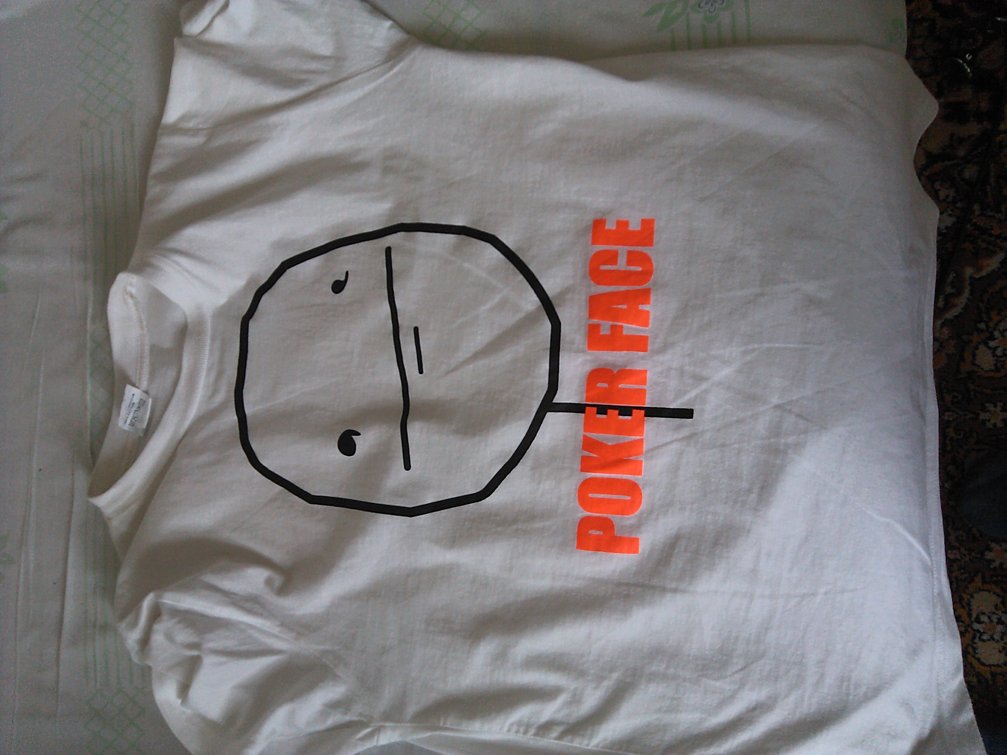 IИнтернет мем poker face на футболке IИнтернет мем poker face на футболке