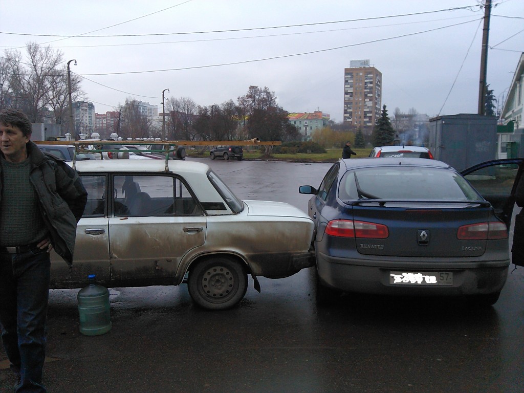 ДТП с моей Лагуной :(